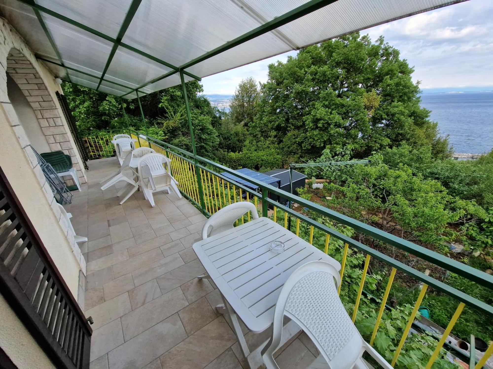 Apartments Zlatko Ičići Rom bilde