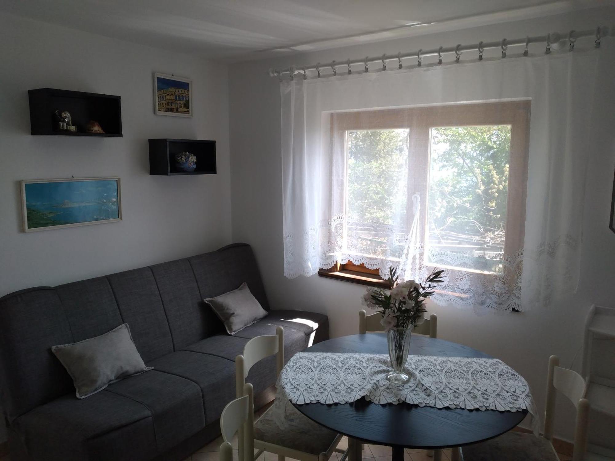 Apartments Zlatko Ičići Rom bilde