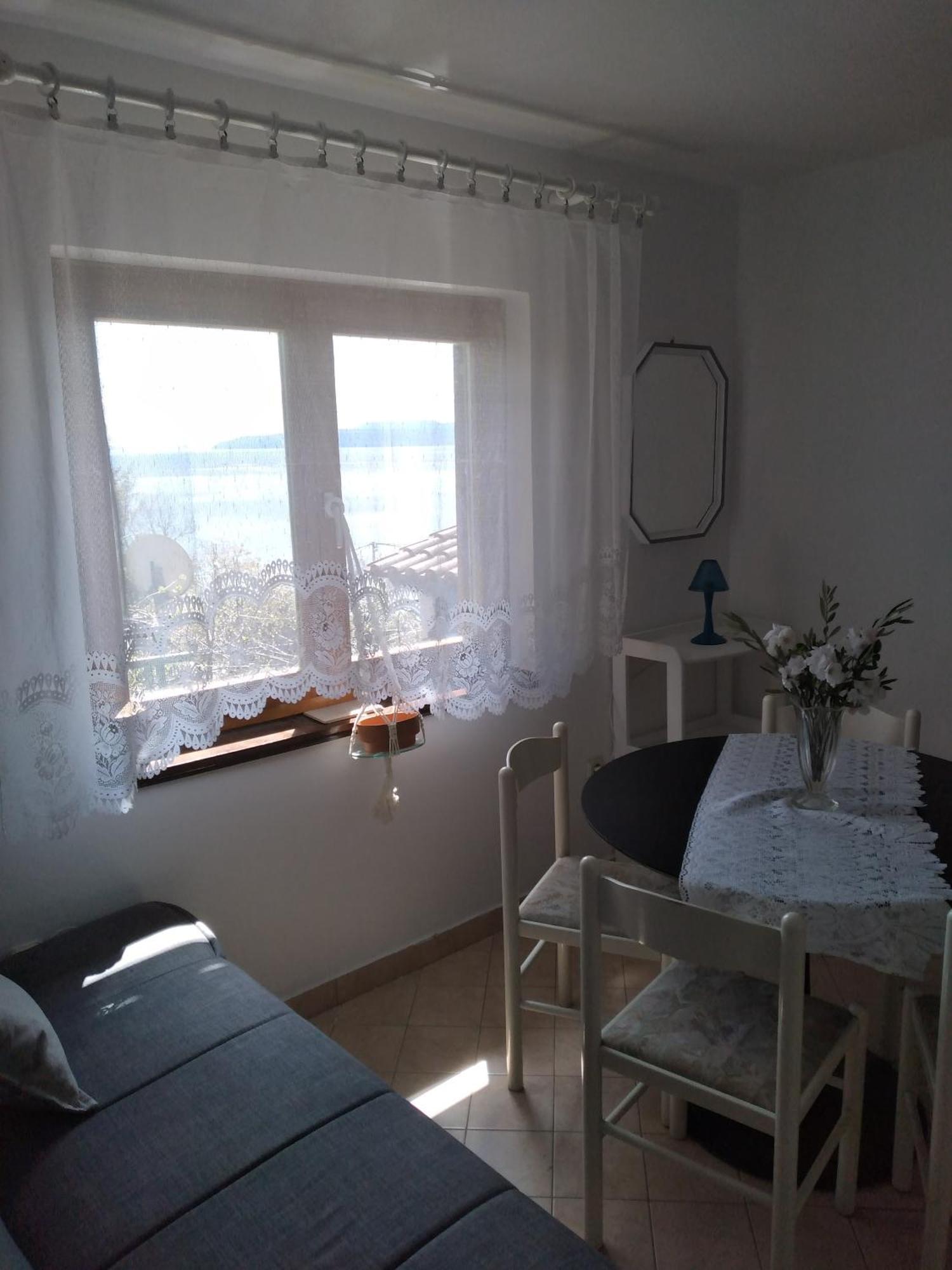 Apartments Zlatko Ičići Rom bilde
